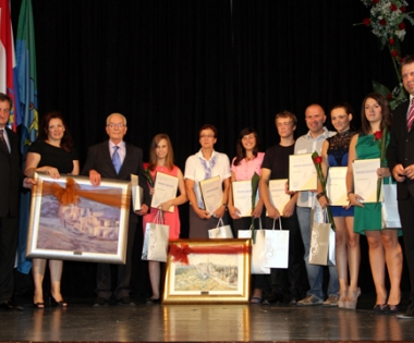 Grad Buzet - Zlatni grb konobi Most i posthumno Nedjeljku Markežiću